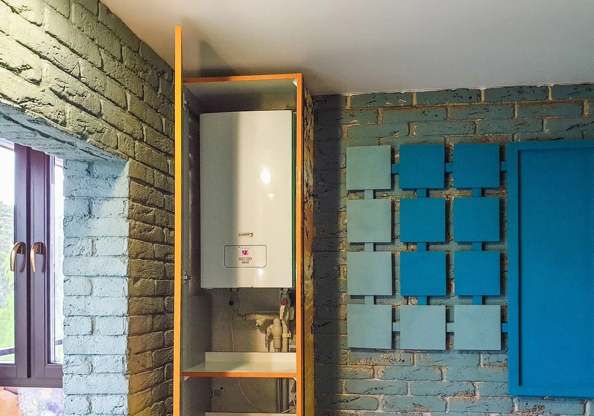 İmmergas Kombi Onarımı, İmmergas Kombi Servisi servis ekibi çalışırken